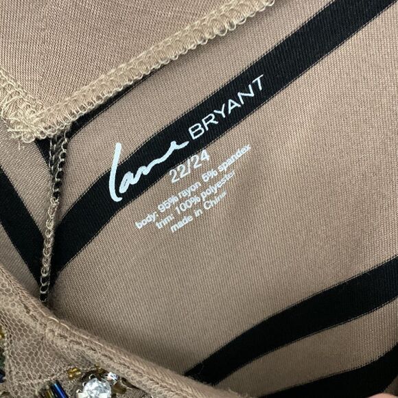 Lane Bryant V-neck front and back size 22/24 tan and black blouse - Picture 5 of 10